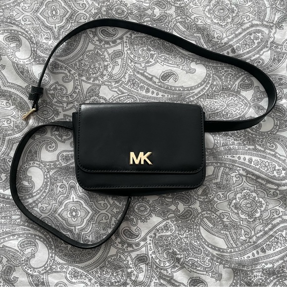 MICHAEL KORS Mott Black Leather Belt Bag - Picture 2 of 11